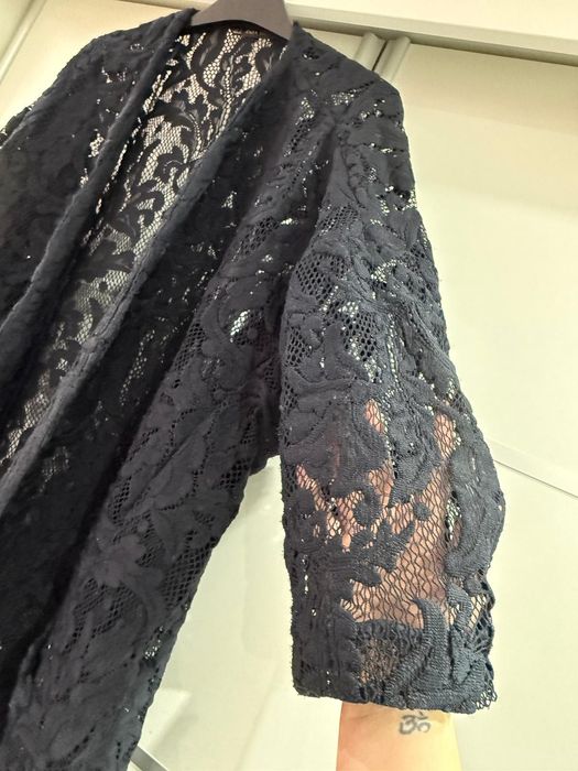 Czarna koronkowa narzutka Zara krótki rękaw M