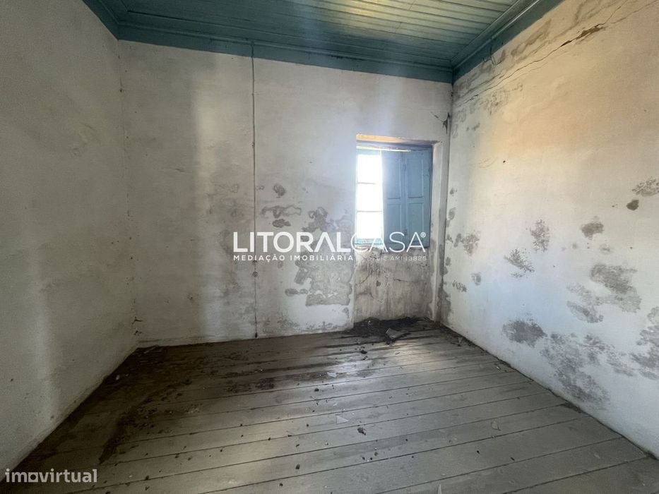Moradia T3 para Recuperar com Terreno de 730 m² – A Poucos Minutos