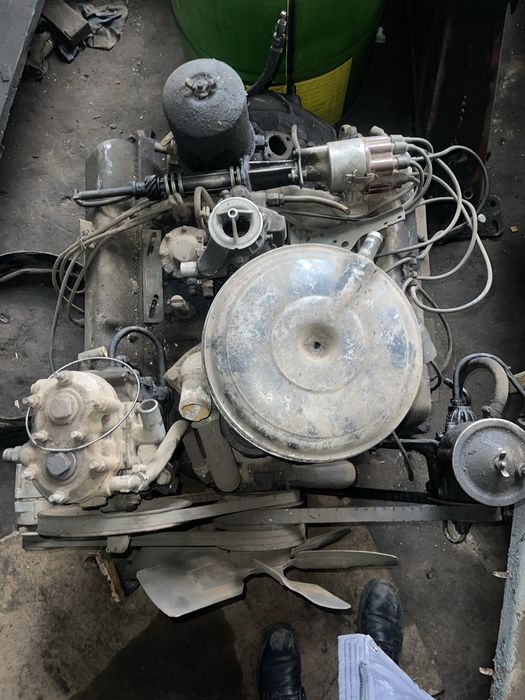 Мотор бензиновий на зіл 8 циліндровий