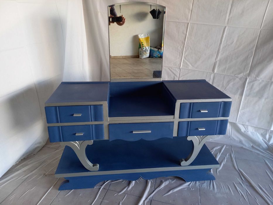 Móvel antigo renovado