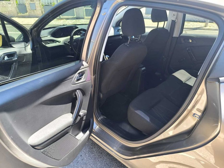 Peugeot 208 — fotografia 11