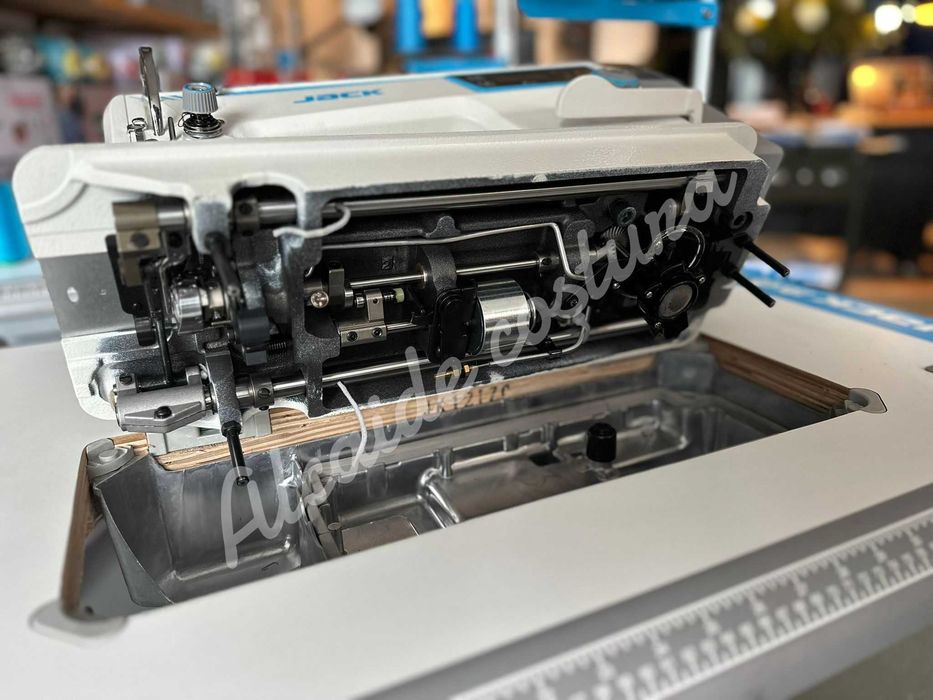 Máquina de costura industrial com corte de linha Nova JACK A2c