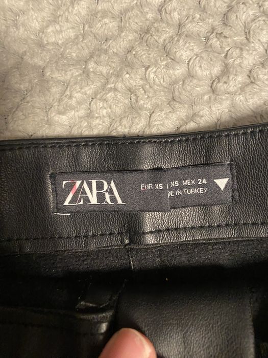 шкіряна спілниця Zara