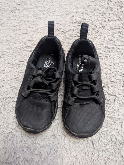 Дитячі натуральні нубукові кросівки Clarks 24 розміру