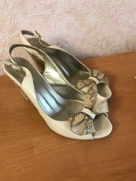 Босоножки кожаные Prego