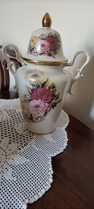 Pote com flores porcelana JSB