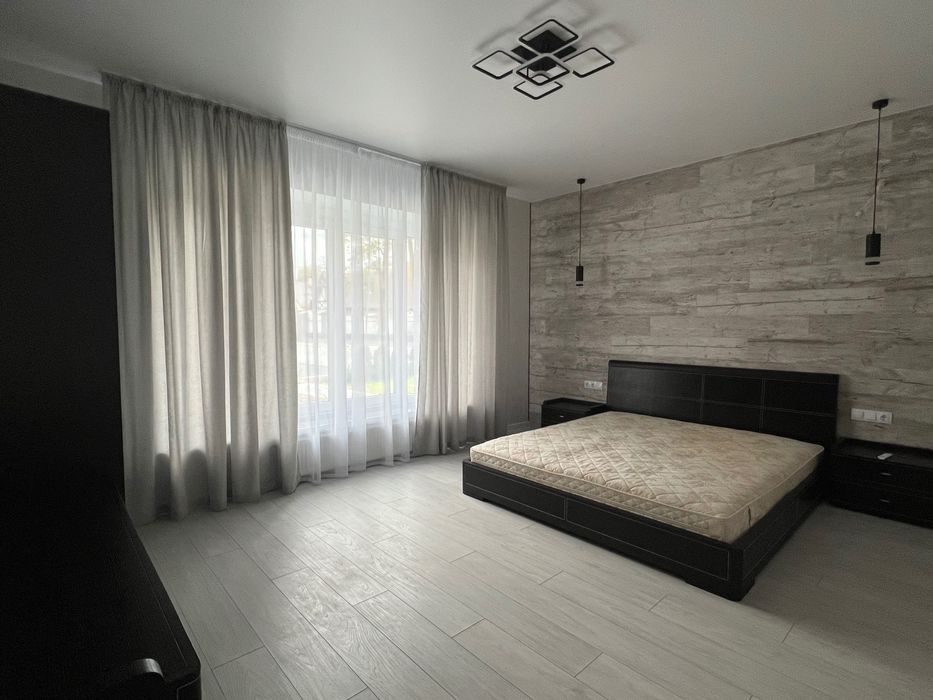 Одноповерховий будинок в Лісовий Бучі з ремонтом та озером