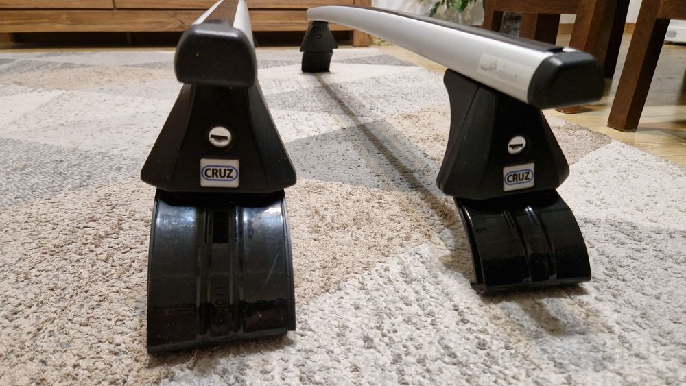 Bagażnik dachowy + adaptery Cruz do Toyoty Corolli hatchback XII