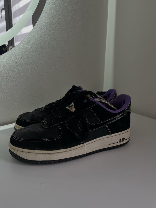 Nike Air Force 1 Low '07 LV8 EMB 'World Champ' z purpurowym wnętrzem.