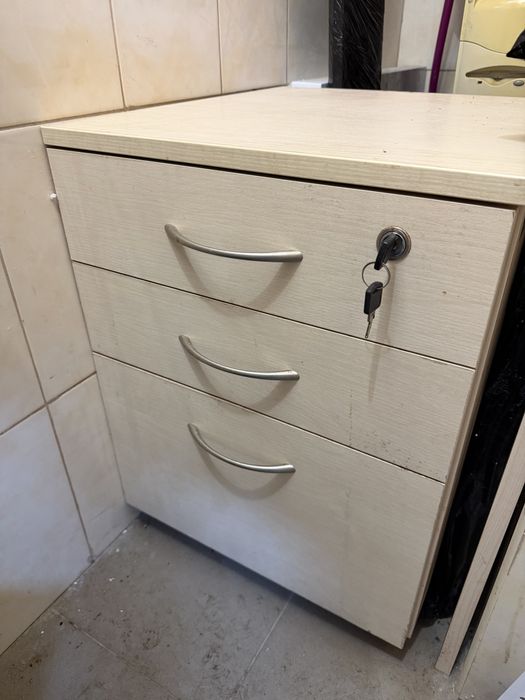 Офісна тумба на колесах