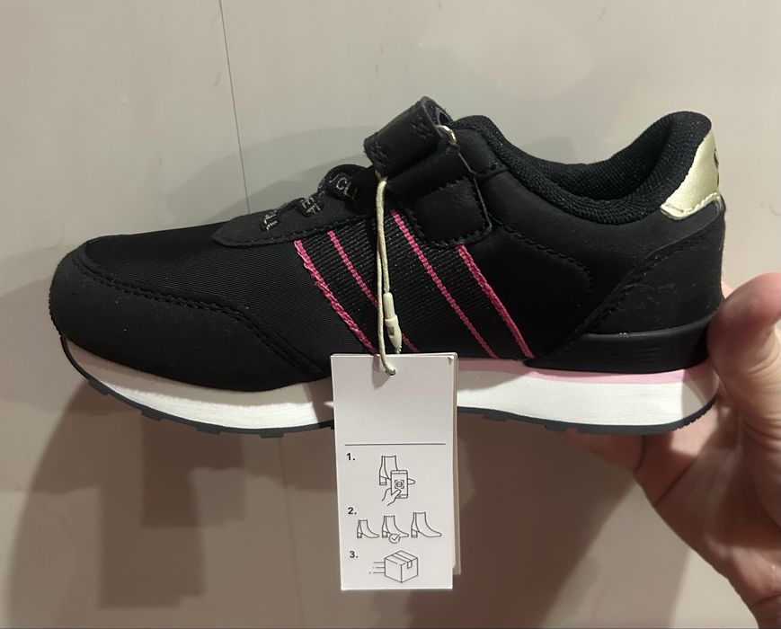 Нові Фірмові Дитячі кросівки для дівчинки