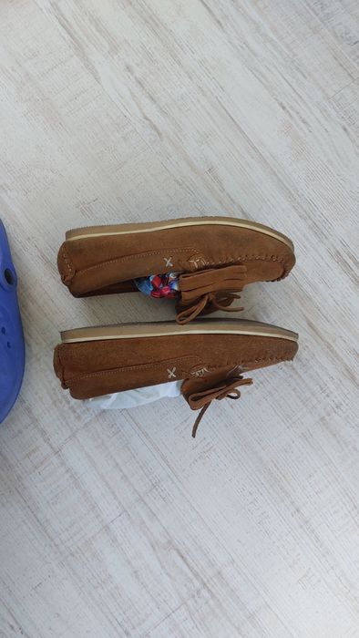 Buty chłopięce r. 34(21-21,5cm) Skórzane mokasyny plus klapki/crocsy