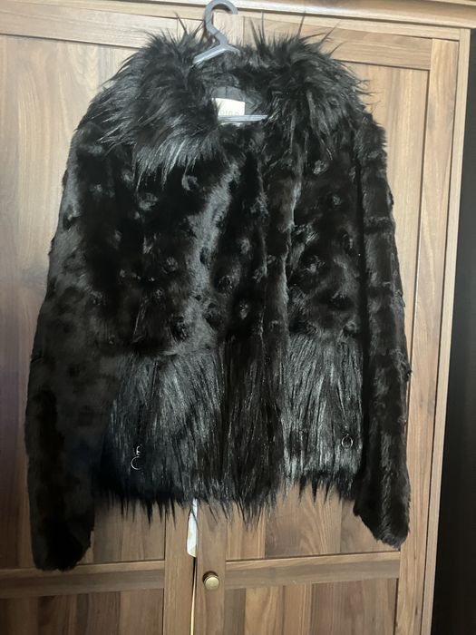 Casaco curto preto em pelo