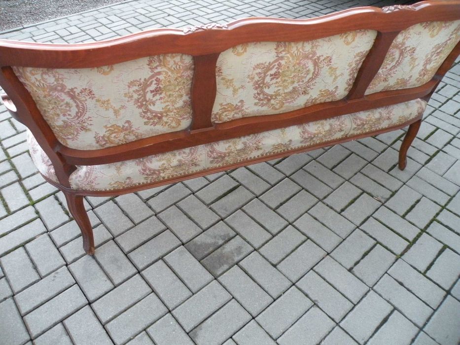 Sofa w Stylu Ludwika