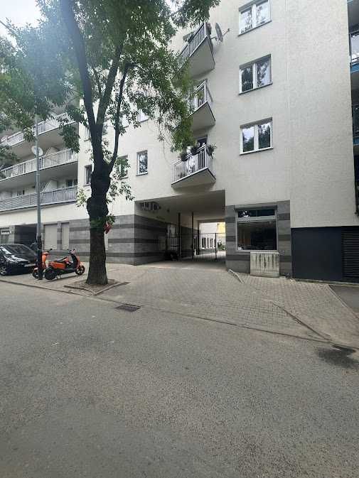 Nowoczesne Biuro z Antresolą i Witryną – ul. Sucha 2/4, Łódź