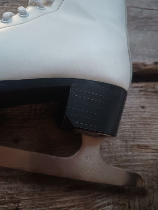 Łyżwy figurowe białe