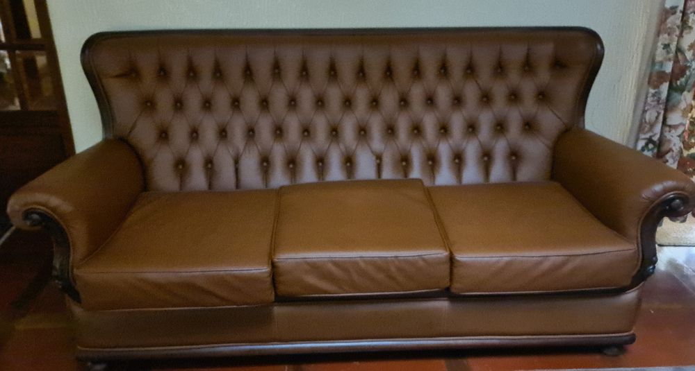 Sofás classicos em napa.