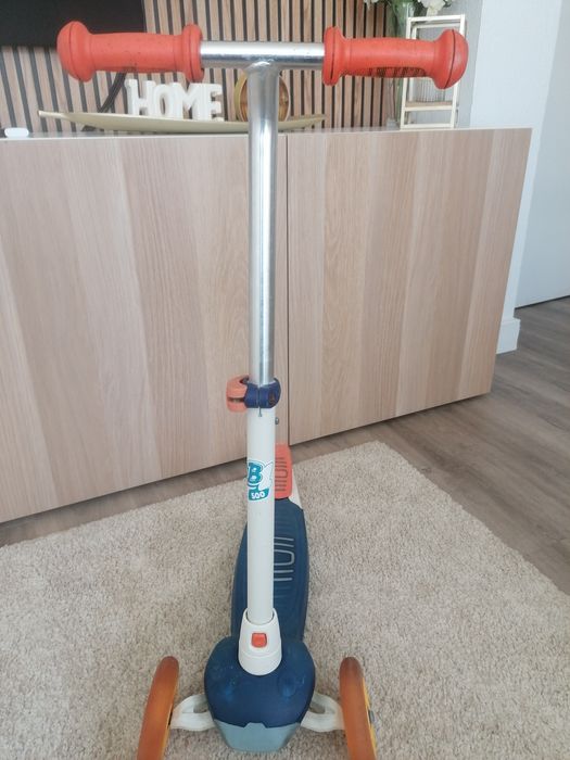 Trotinete infantil ajustável com luzes!