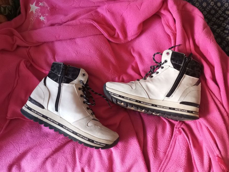 Ботинки женские зимние кожаные Mustang р39 Италия