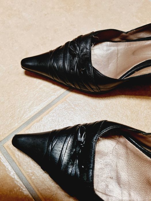 Sapato / sandália  fechada à frente