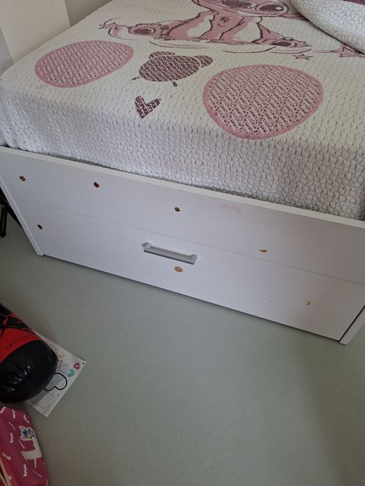 Cama de criança como nova