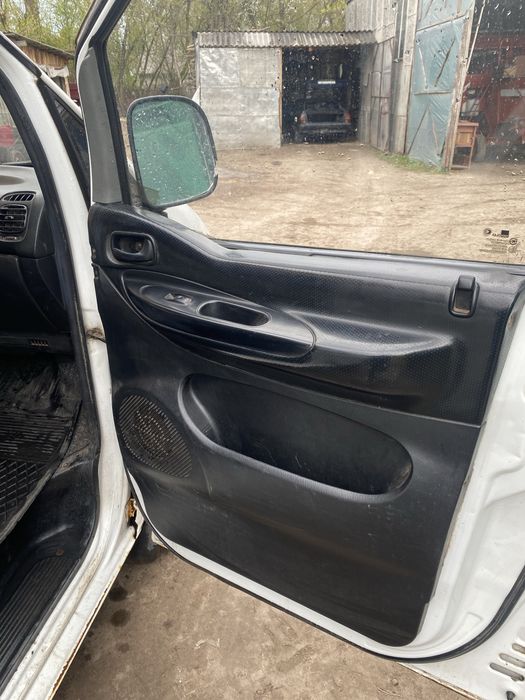 Продам авто hyundai h-1