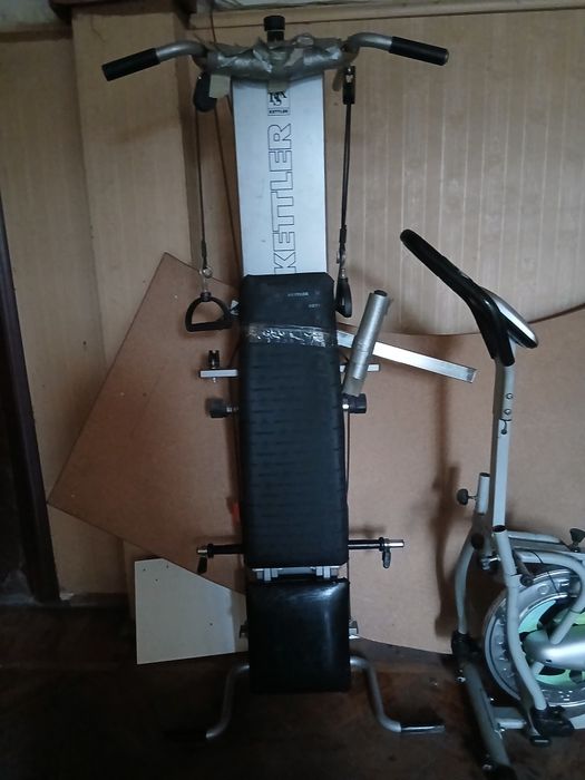 Спортивные тренажоры в количестве трех единицБ/У .