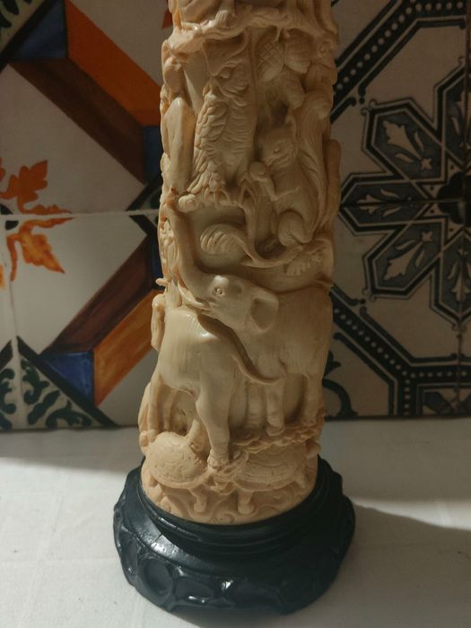 Escultura Corno Resinoso - esculpido