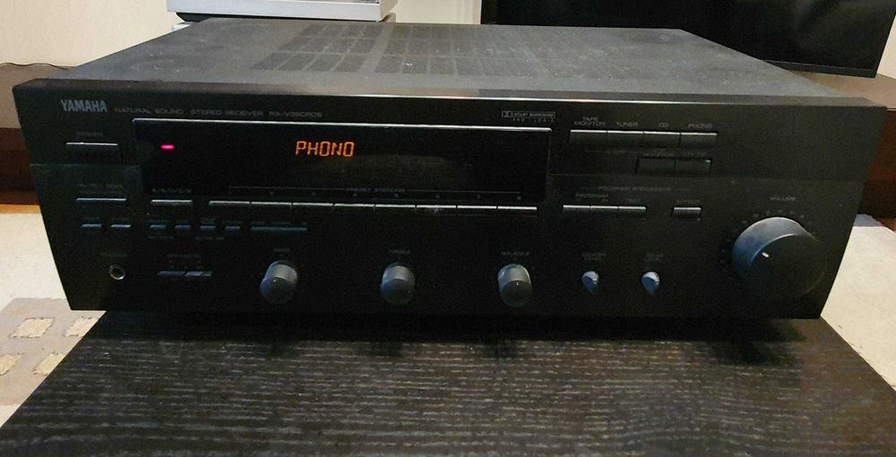 Програвач платівок Grundig, ресивер Yamaha, колонки Celestion, кабелі