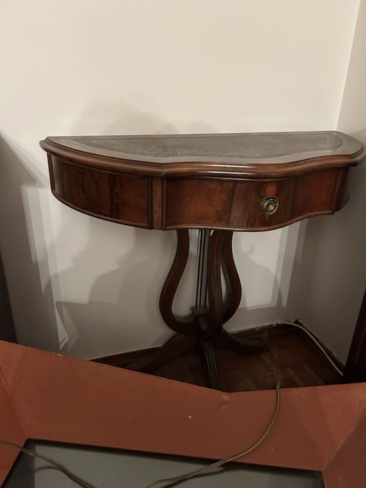 Mesa meia lua e comodas