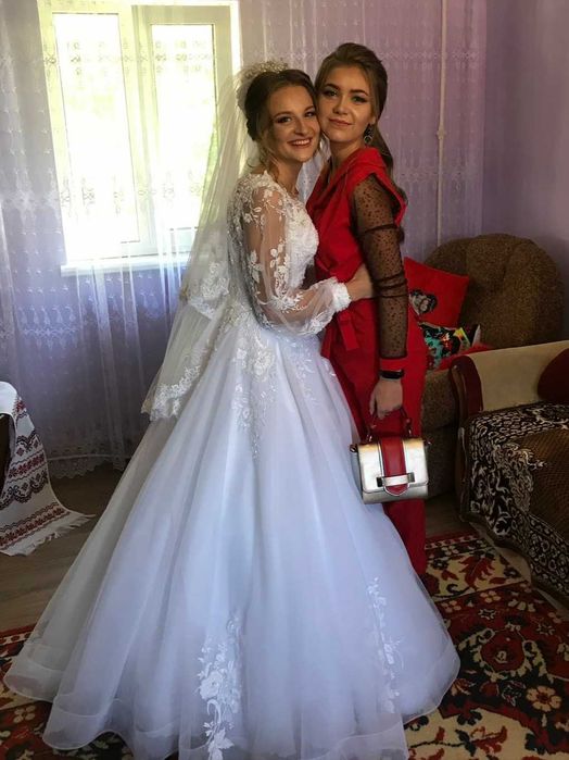 Весільне плаття.