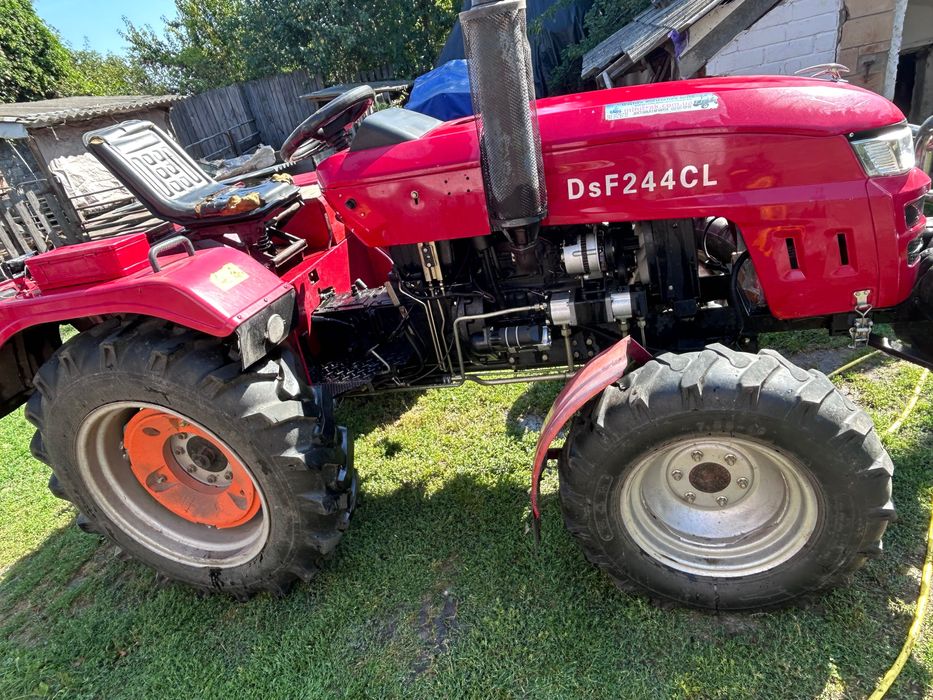 Трактор DsF244CL