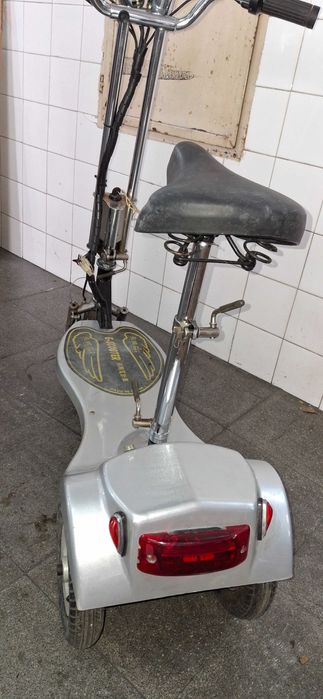 Trotineta/ scooter elétrica