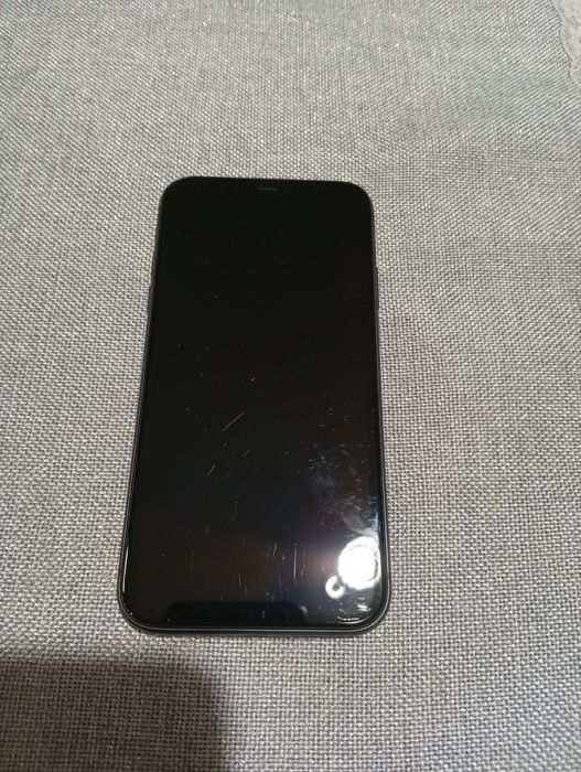 Iphone 11 64 GB Czarny z pudelkiem i zasilaczem