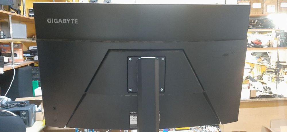 Монитор Gigabyte G32QC