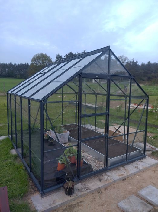 Antracytowa, aluminiowa szklarnia ogrodowa LAMS CARVI szkło hartowane