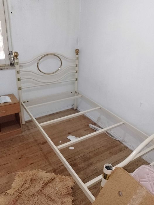 Cama de ferro usada