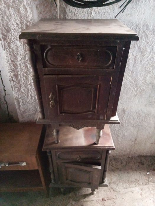 Cómoda e mesas de cabeceira