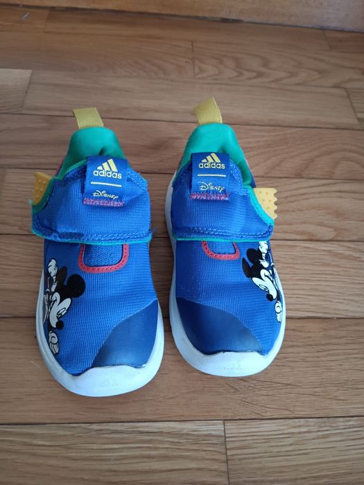 Sapatilhas Adidas tamanho 22