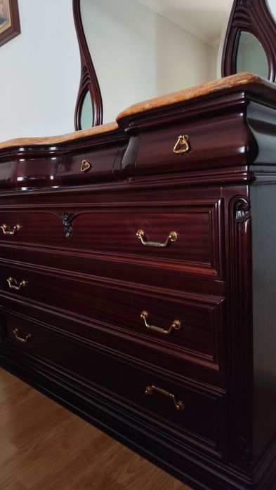 Mobília de Quarto Completa – Madeira Maciça – Como Nova