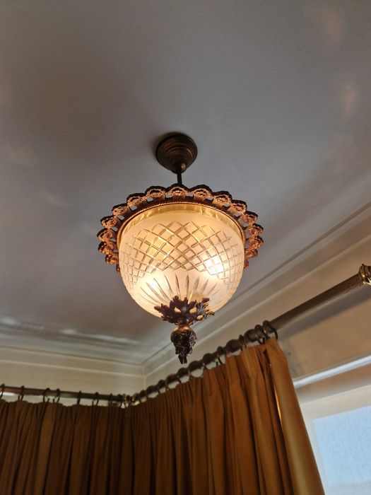 Candeeiro de teto antigo tipo lanterna