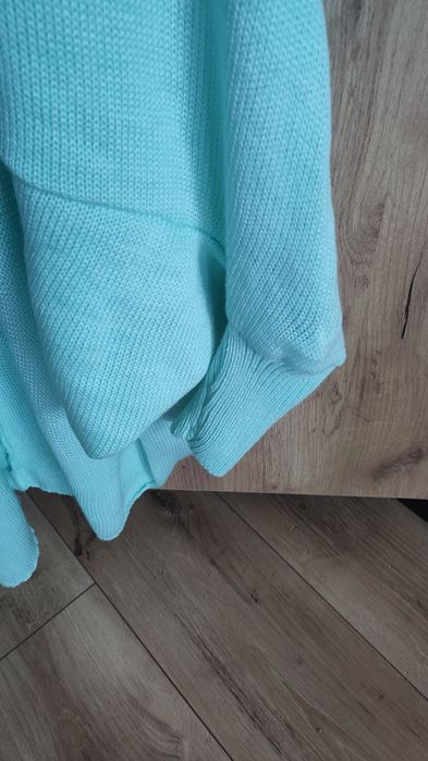 Kardigan narzutka sweter kolor miętowy Vogue polski producent Nowy