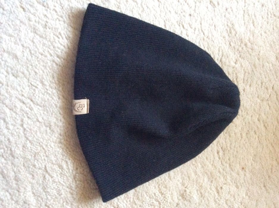 Czarna czapka - firmowa