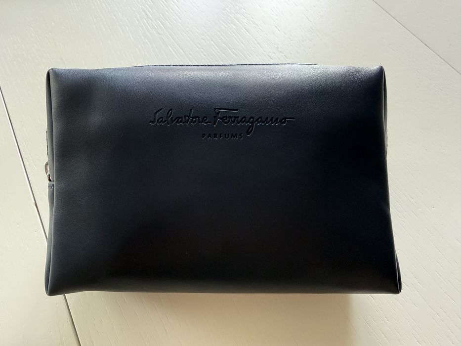 Продам косметичку Salvatore Ferragamo