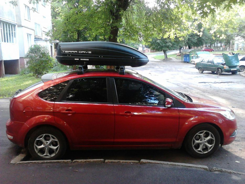 Прокат оренда багажник на кришу Terra Drive 440л та поперечки на рейлі