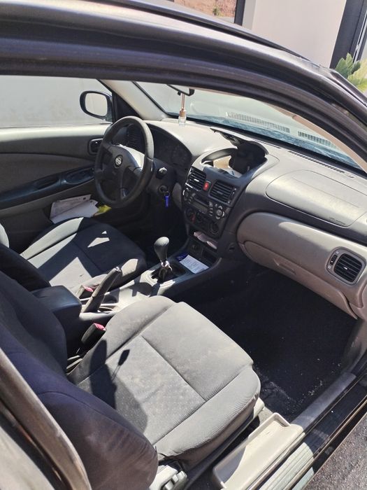 Nissan almera comercial