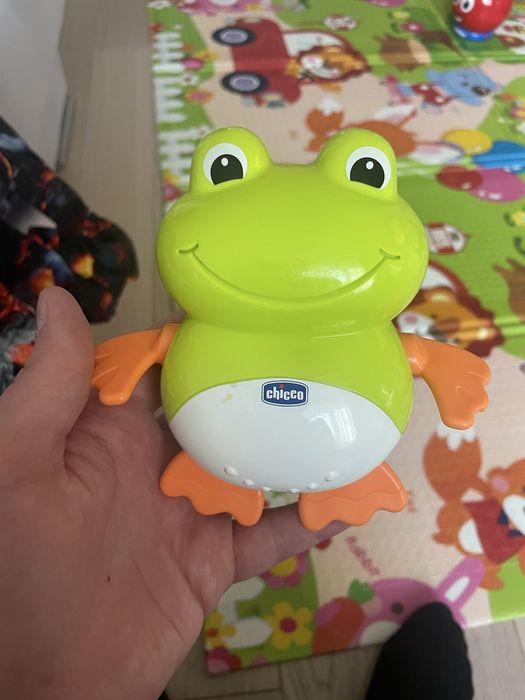 Chicco жаба плаває у ванні для розвитку дитини