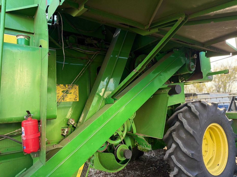 Комбайн John Deere 1052