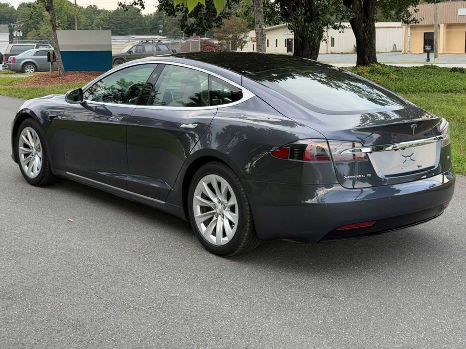 Tesla Model S      2017