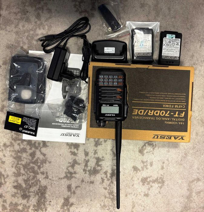 _ _ _ _ _ _ _ _ _ _ _ _ _ _ _ _ _ _ _ _ _ Radiotelefon Yaesu FT-70DE